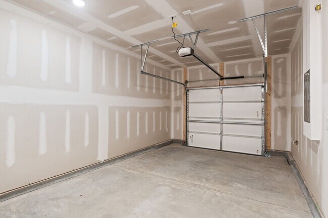 Building Photo - 3 Bed 2.5 Bath Townhome at Cambrey Crossing.