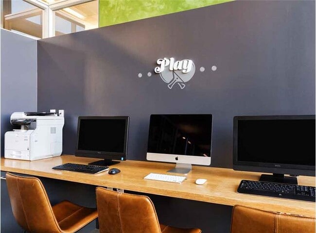 Building Photo - 420 W 3rd St