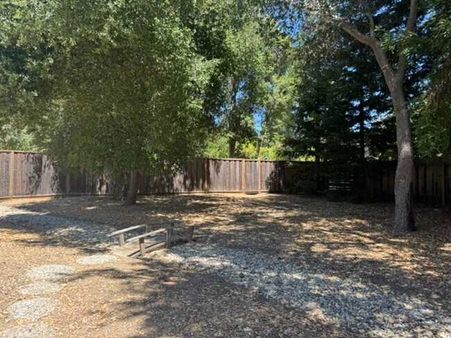 Building Photo - Fabulous single level Lafayette home nestled at the end of a tree-lined drive.