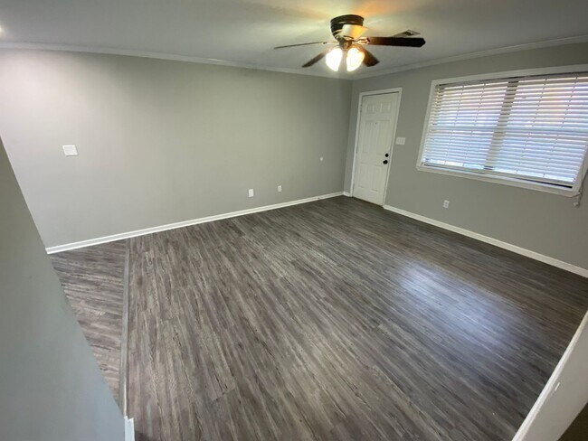 Building Photo - 1403 Doris Dr