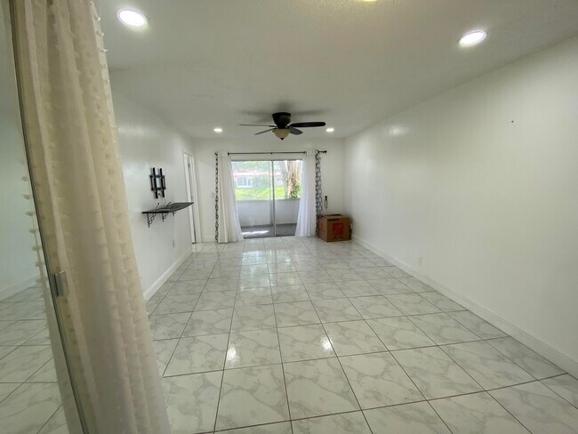Building Photo - 138 Lake Frances Dr