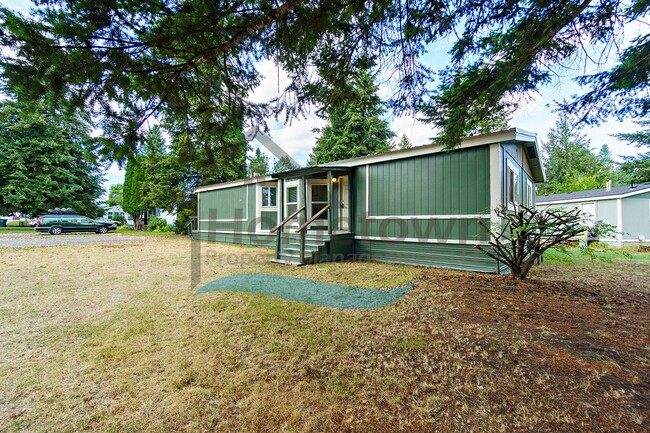 Building Photo - 3-Bedroom, 2-Bath Corner Lot Home in Hayde...