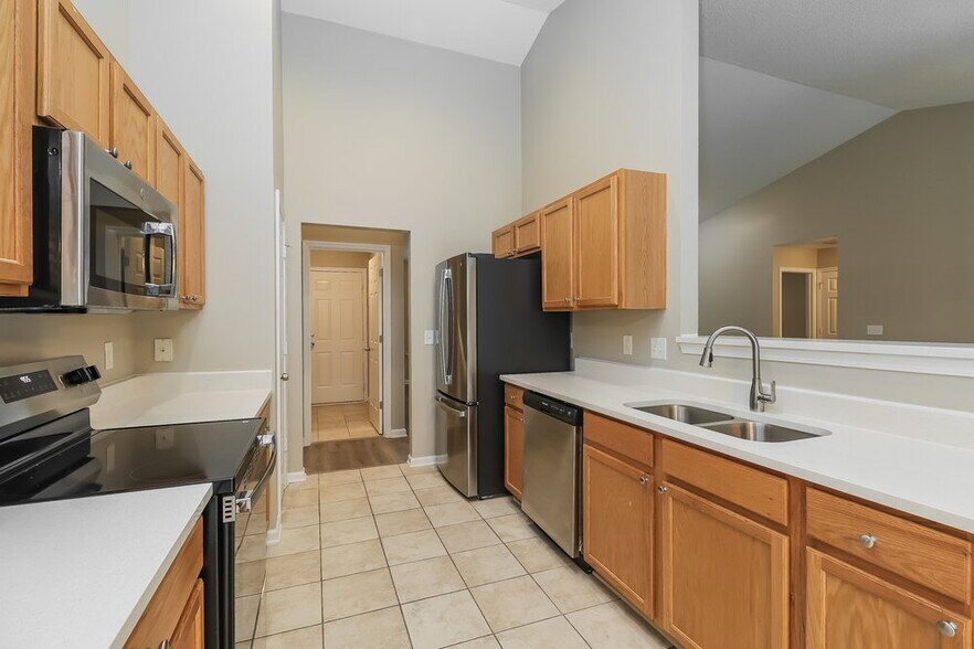 Building Photo - 2111 Hunters Trail Dr