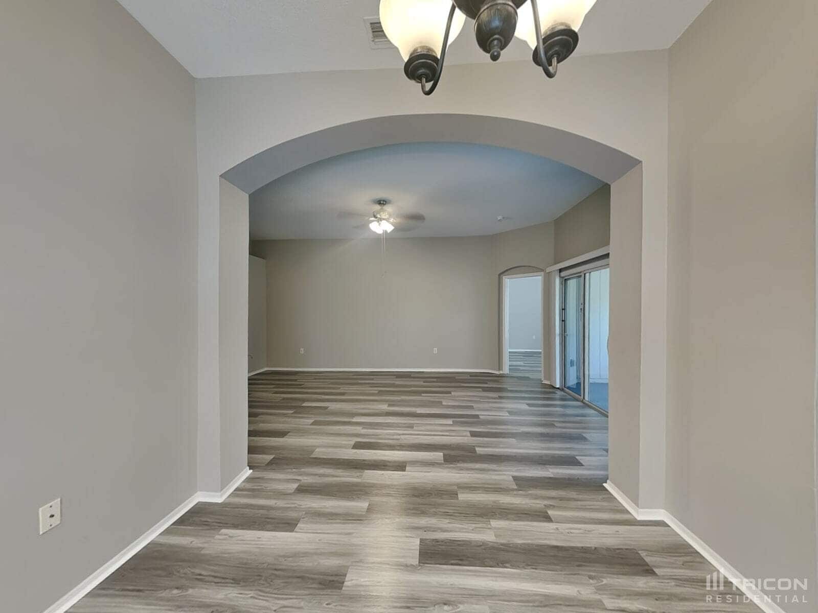 Building Photo - 2118 Deerfield Dr