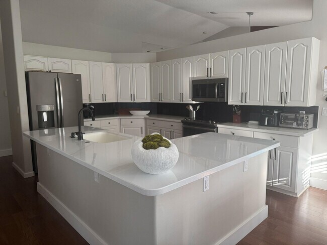 Building Photo - 1774 Primrose Ln