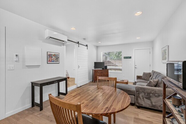 Building Photo - 1079 Bellview Ave