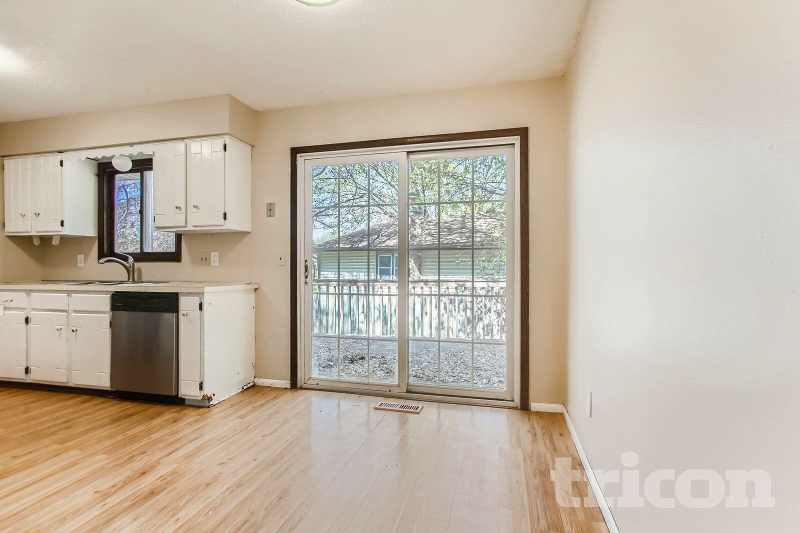 Building Photo - 13101 Thomas Ave