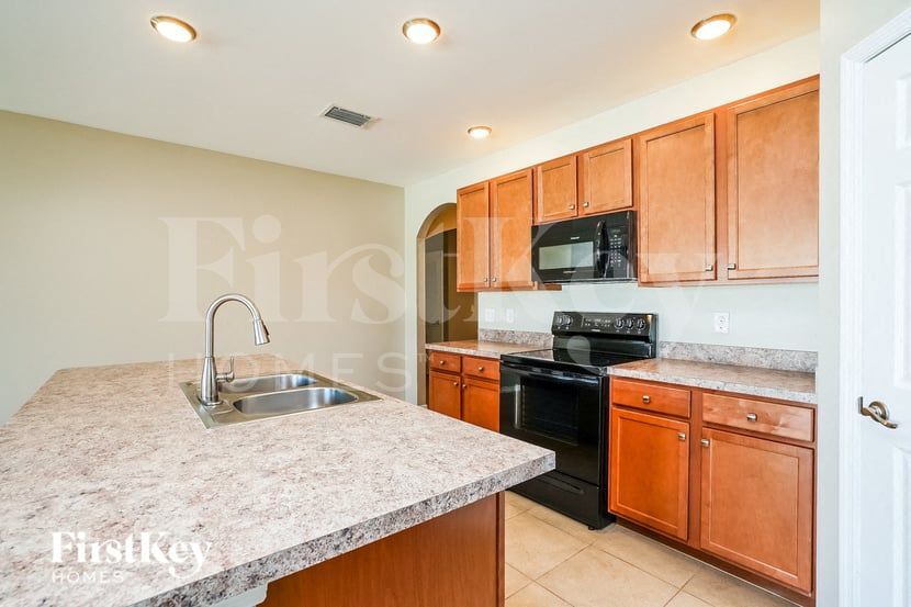 Building Photo - 1402 NW Juanita Pl