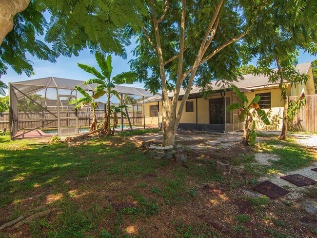 Building Photo - 6113 Yucca Dr