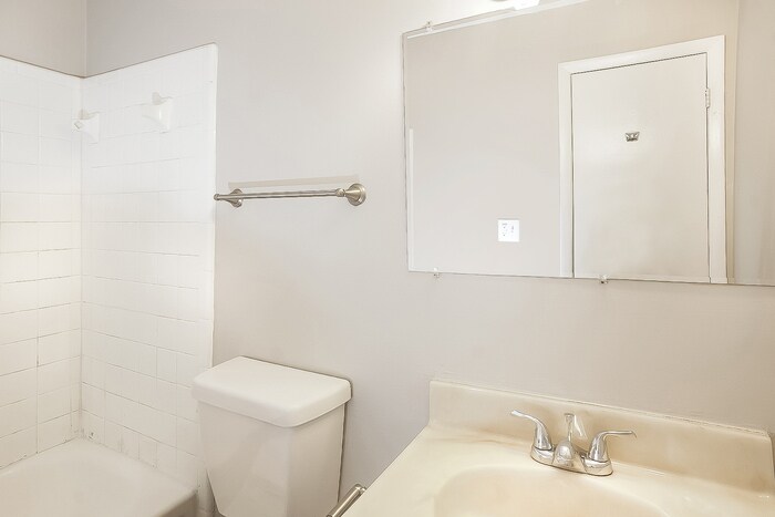 Building Photo - 2819 Lumpkin Rd