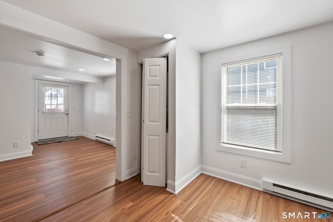 Building Photo - 14 Center Ave