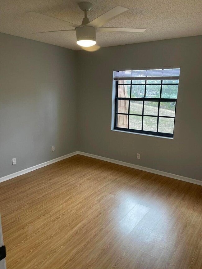 Building Photo - 4237 Oak Terrace Dr