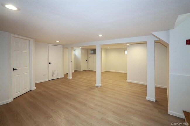 Building Photo - 118 Birchwood Park Dr