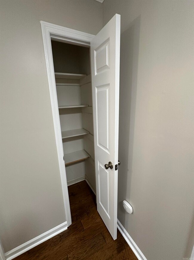 Building Photo - 9 Oak Forest Dr