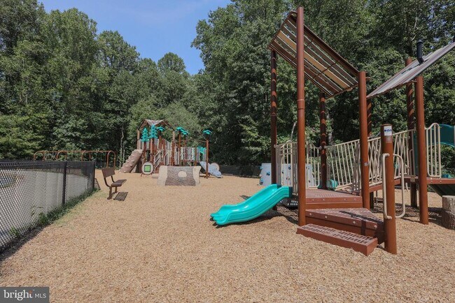 Building Photo - 6431 Brentford Dr