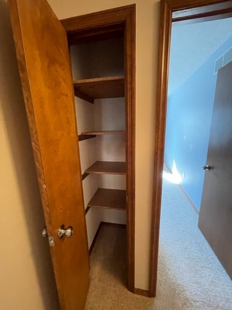 Building Photo - 208 Greenleaf Dr