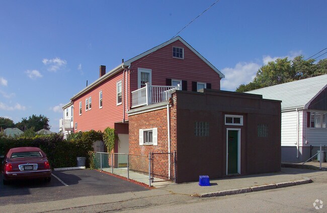 Primary Photo - 142 Sumner St