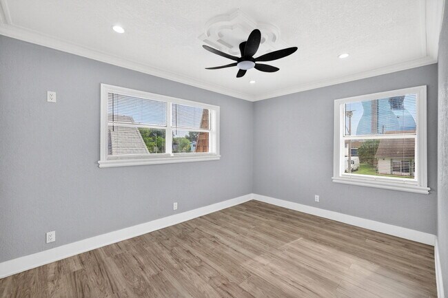 Building Photo - 5424 SW 44th Terrace