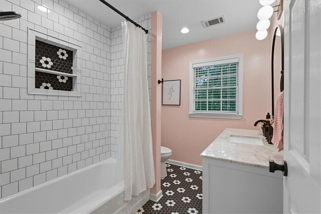 Building Photo - 2238 Ridgedale Rd NE