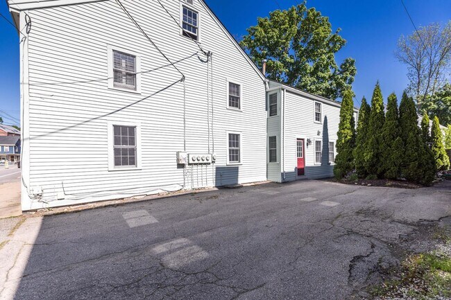 Building Photo - 273 Maplewood Ave
