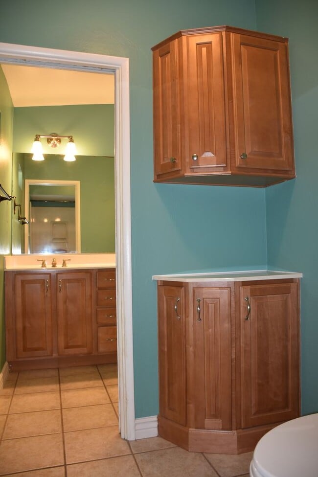 Building Photo - Great home in Mature Neighborhood