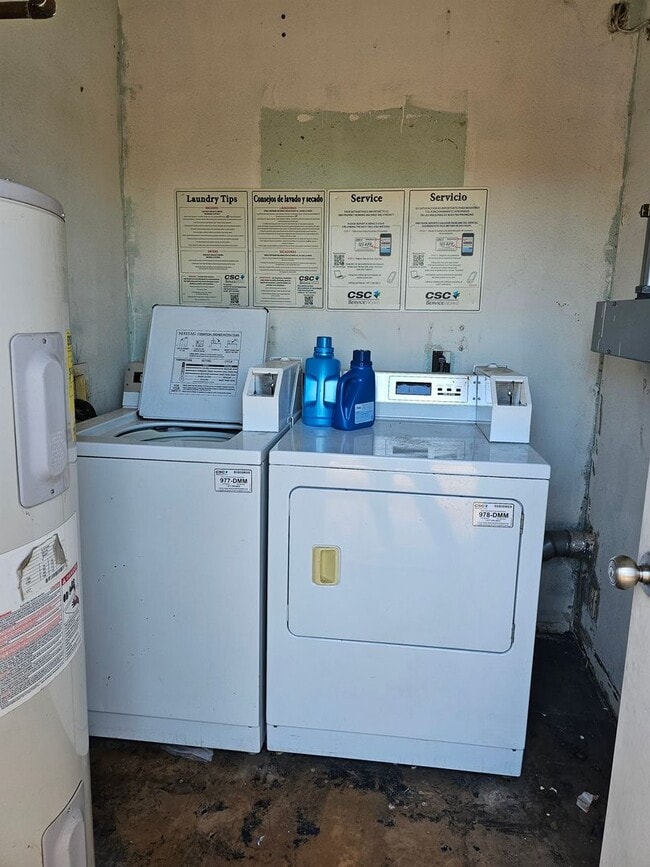 Building Photo - 1 BR 1 BATH FULL REMODEL UPPER UNIT FREE RENT OAC