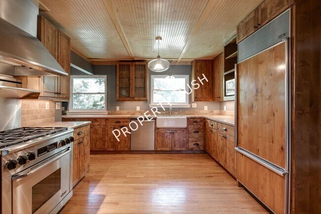 Building Photo - 303 Windmere Dr