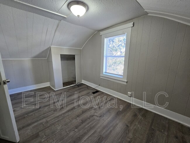 Building Photo - 109 Summit Ave