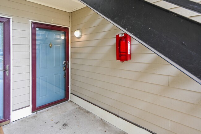 Building Photo - 1878 Montclair Dr