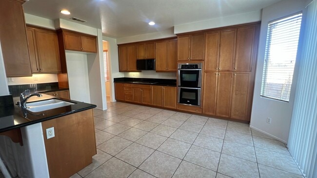 Building Photo - West Lancaster Single Story Home