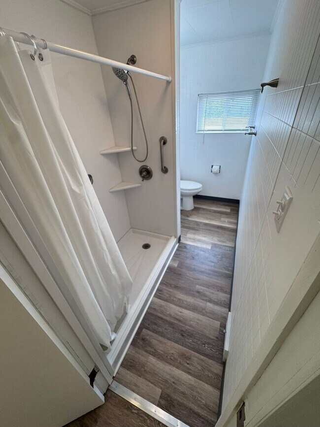 Building Photo - Fully Updated 3-Bed 1-Bath House w/ Covered Porch in Christy Park!!!