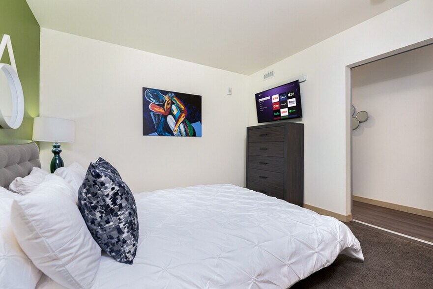 Building Photo - 1724 S Stevens St