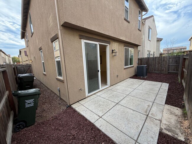 Building Photo - 3 bedroom | 2.5 bathroom | Single family h...