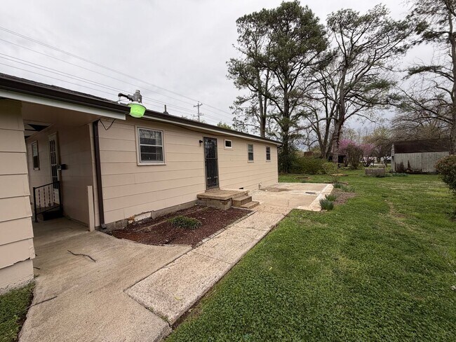 Building Photo - Charming 3 Bed 1 Bath Home in Murfreesboro