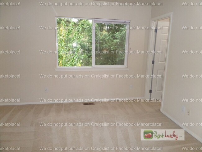 Building Photo - Meticulously Maintained 4-Bedroom Home in Sought-After Bothell Location!