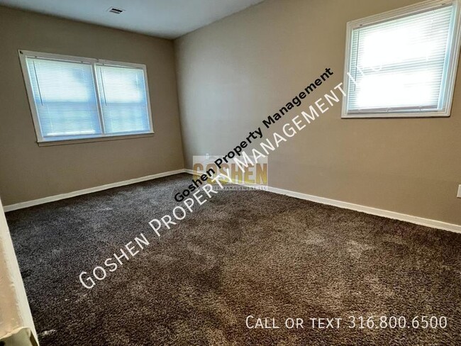 Building Photo - Spacious 4 Bedroom 1 Bathroom Gem