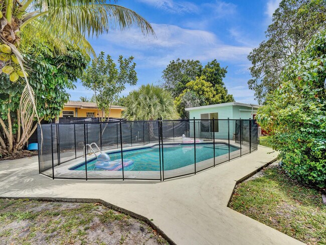 Building Photo - 2442 Garfield St