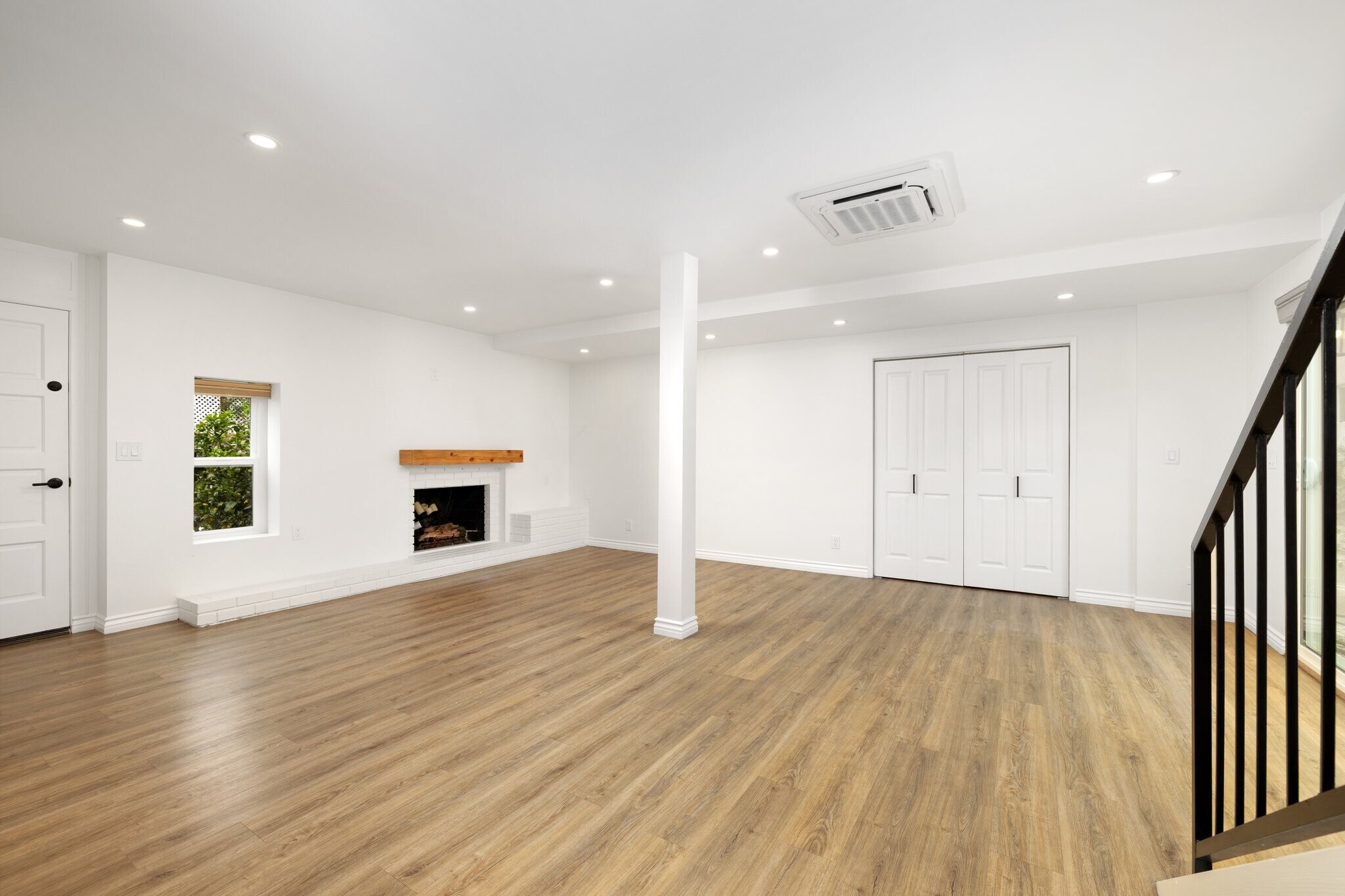 Building Photo - 3852 W 157th St