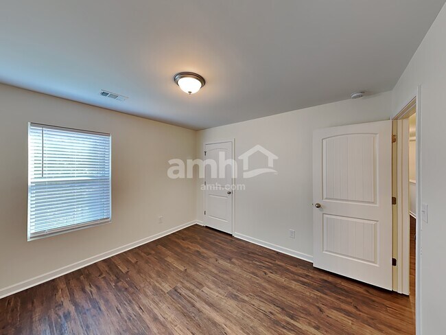 Building Photo - 110 Hayes Park Dr