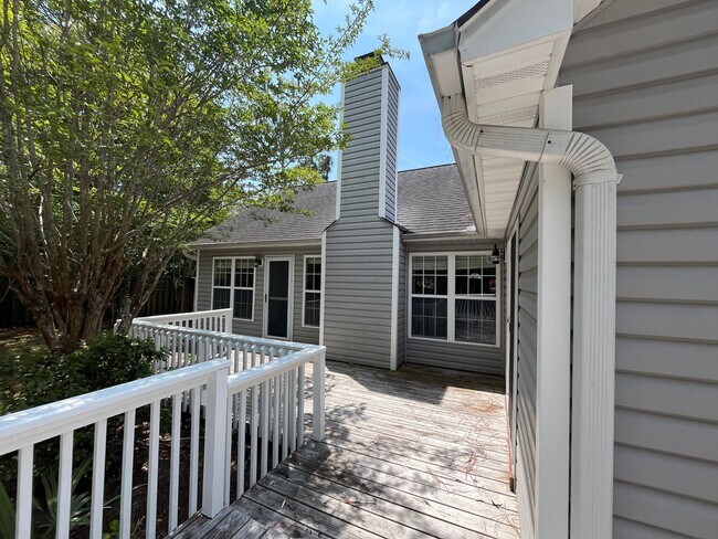 Building Photo - Discover this well-maintained 3-bedroom, 2-bath home in Wilmington, NC