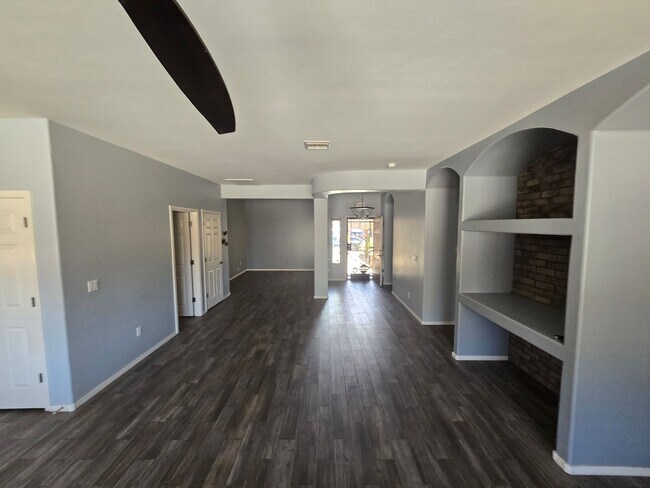 Building Photo - Must See 4 Bedroom Home in Sahuarita!  3 C...