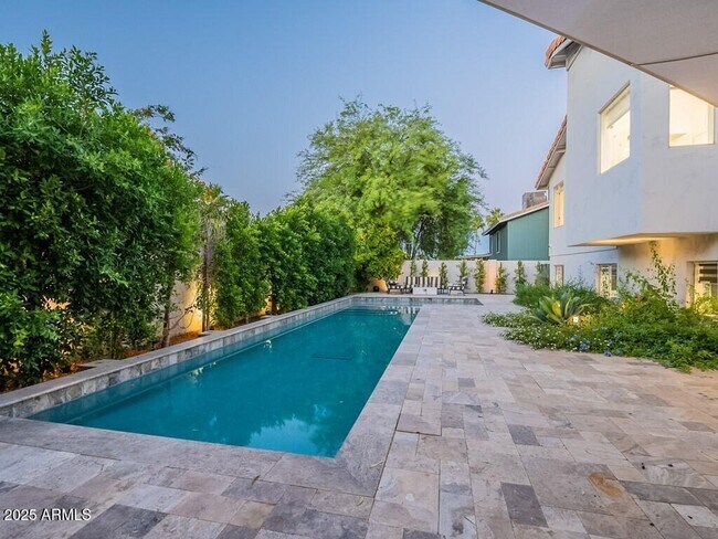 Building Photo - 4748 E Redfield Rd