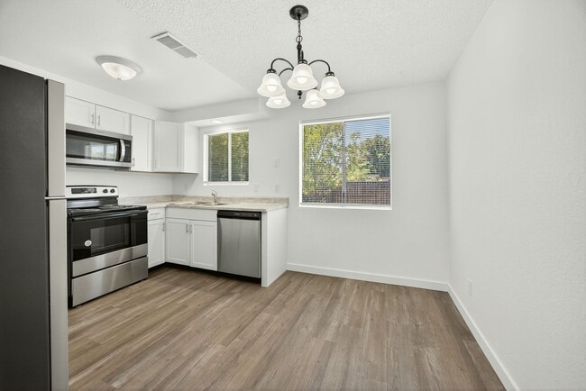 Building Photo - Modern 2-Bedroom Duplex with New Kitchen &...