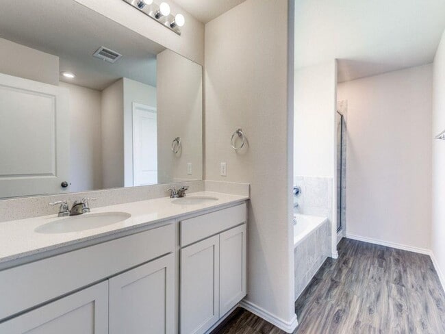 Building Photo - 114 Isaac Millsaps Trl