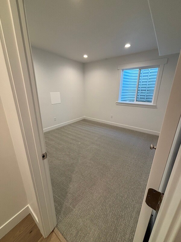 Building Photo - 13326 S Henning Cir