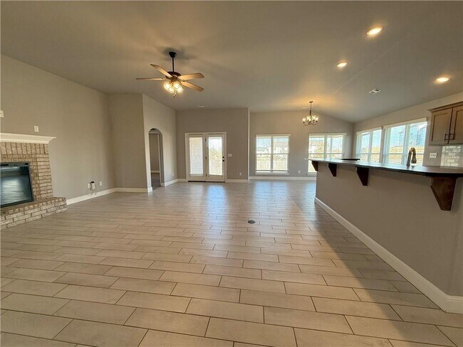 Building Photo - 348 Fox Cir