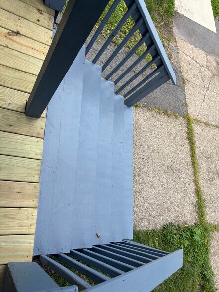 Building Photo - 233 Lakeview Ave