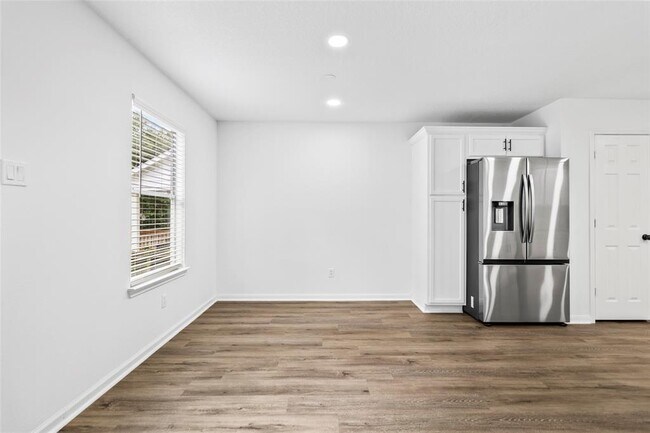 Building Photo - 6894 Stillwater Dr