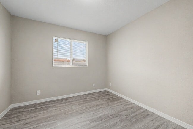 Building Photo - Single Family