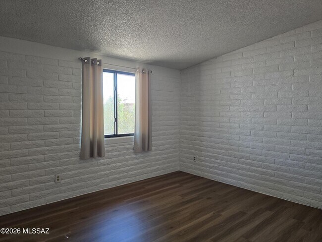 Building Photo - 2351 W Placita Algodon